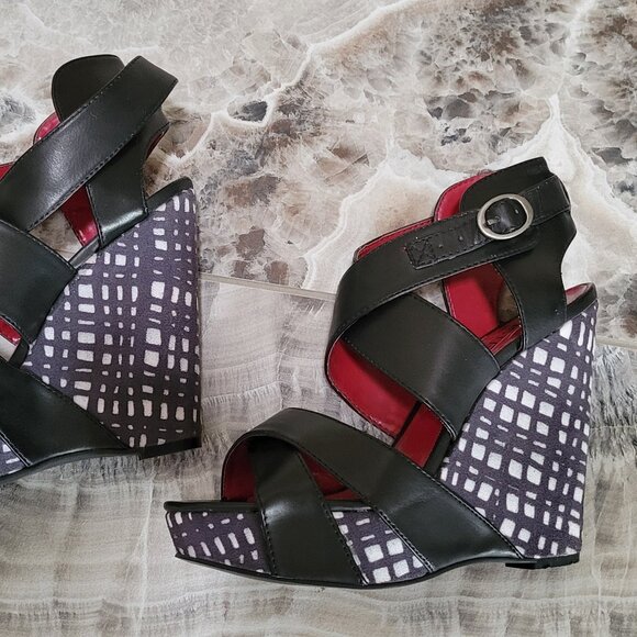 Kenneth Cole Unlisted Bend the Rules Criss Cross Platform Wedge - Picture 2 of 5